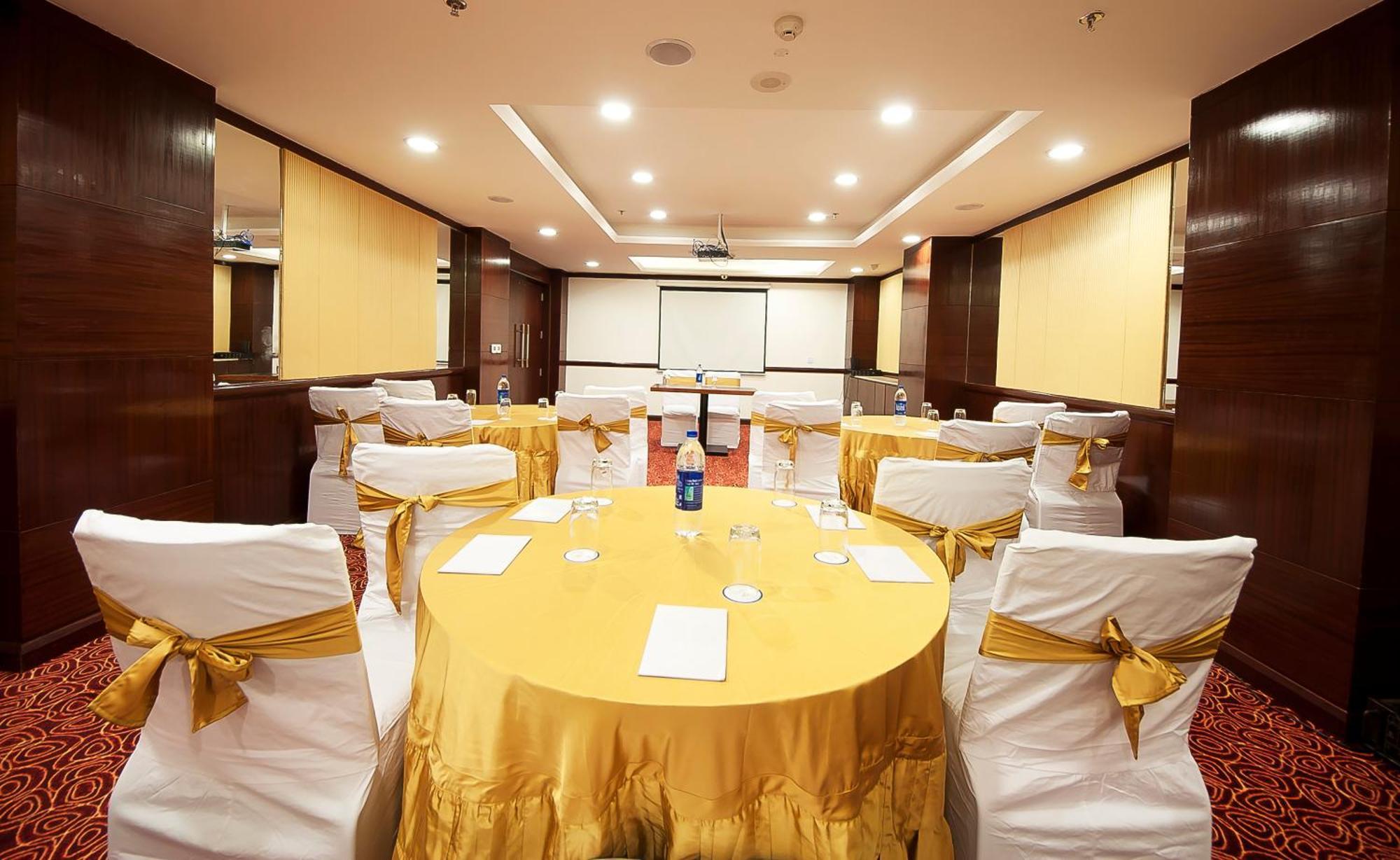 The Golden Plaza Hotel Panchkula Eksteriør billede