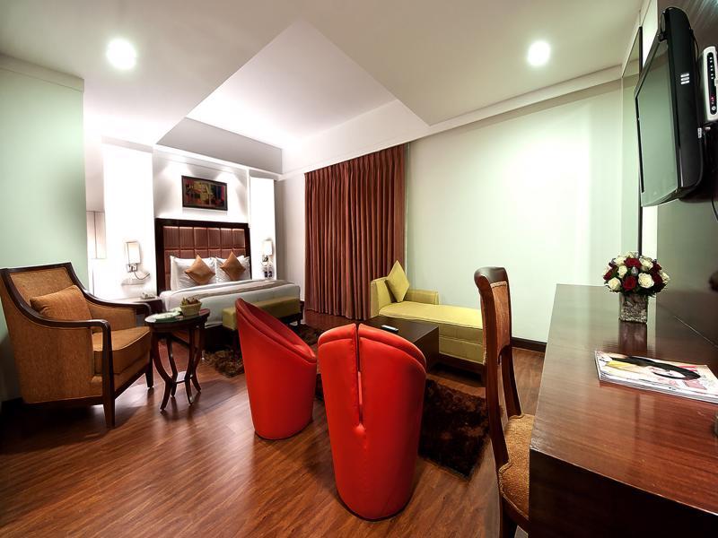The Golden Plaza Hotel Panchkula Eksteriør billede