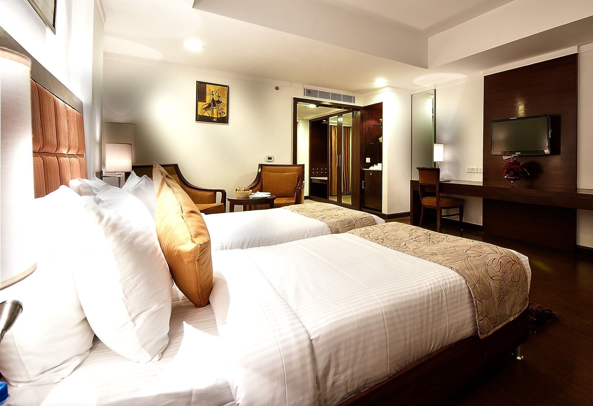 The Golden Plaza Hotel Panchkula Eksteriør billede