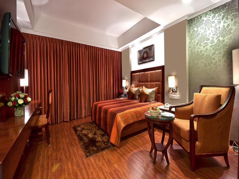 The Golden Plaza Hotel Panchkula Eksteriør billede