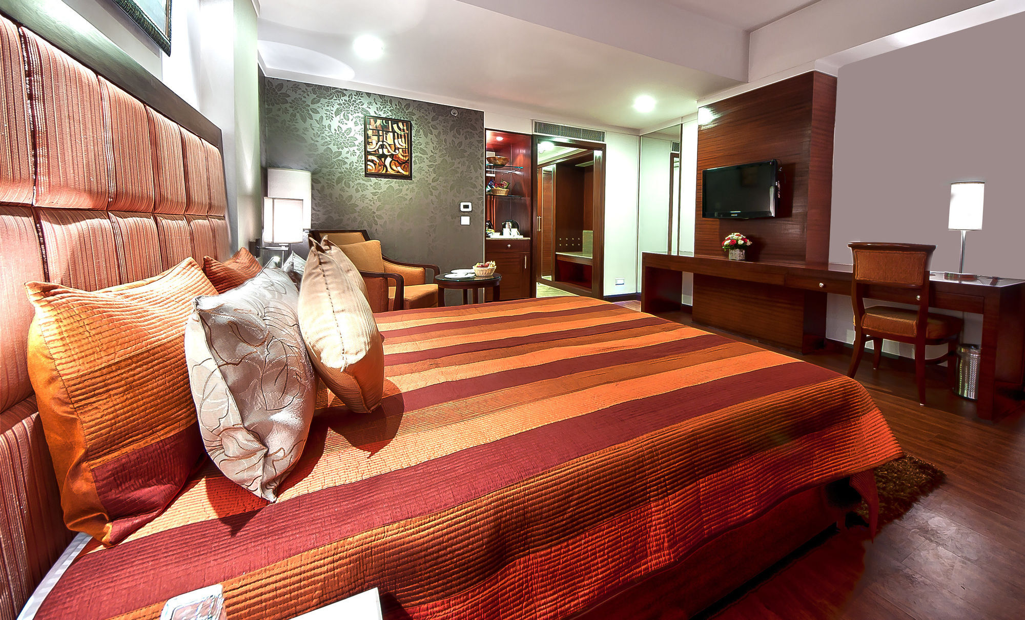 The Golden Plaza Hotel Panchkula Eksteriør billede